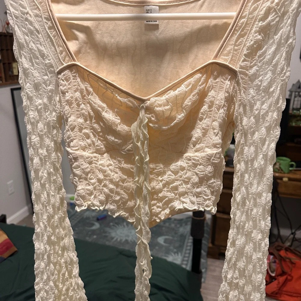 Elegant Cream Lace Blouse - Picture 3 of 3